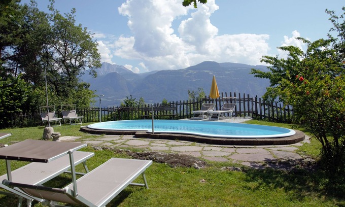 Foiana Apartment | Child-friendly accommodation with swimming pool in a family environment.