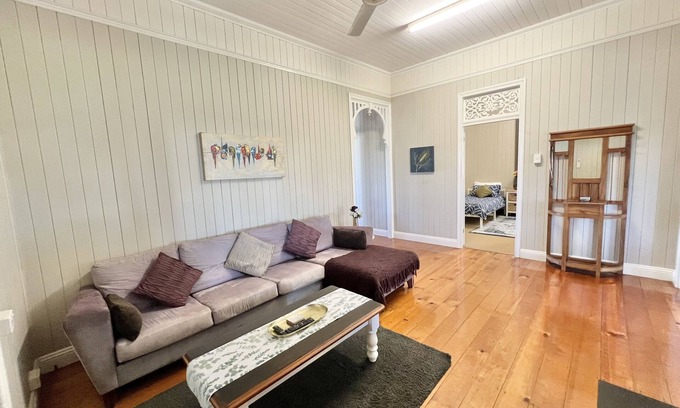 Childers House | Childers charmer - with aircon, WIFI and modern luxuries