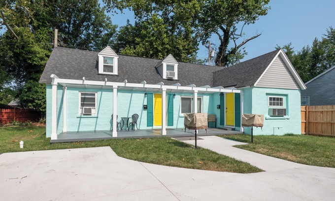 Buckroe Beach House | Children's Dream House! Walk to the Beach!