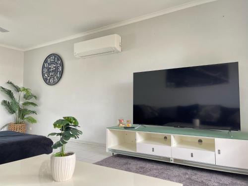 Runaway Bay Villa | Chill at Runaway Bay