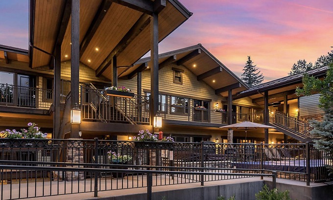 West End Apartment | Chill downtown Aspen Condotel in walking to restaurants, shops and mountain!