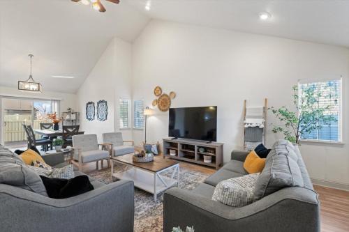 Meridian House | Chill & Grill Firepit, Bbq, 70 Tv, Near Topgolf