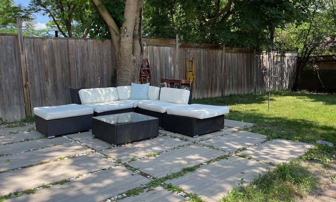 Newtonbrook House | Chill in the city