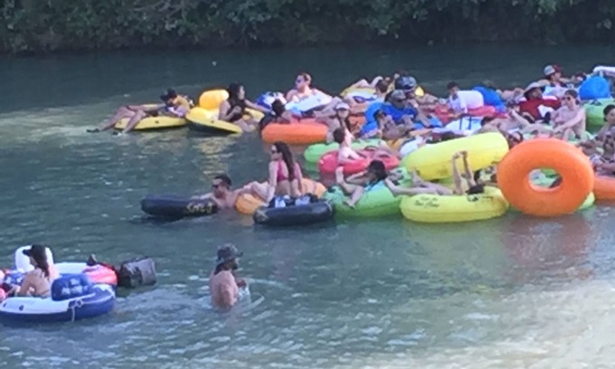 Martindale House | Chill out one the riverTUBING,PARTYING,RELAXING.