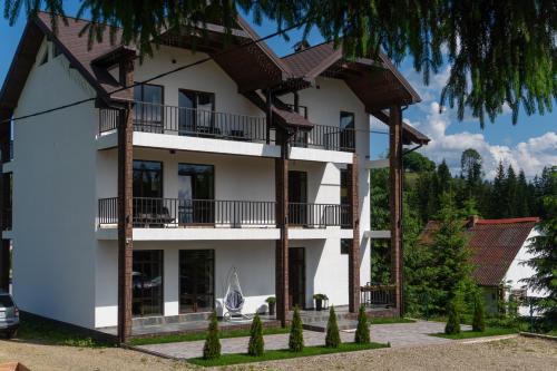Yablunytsya House | Chillax