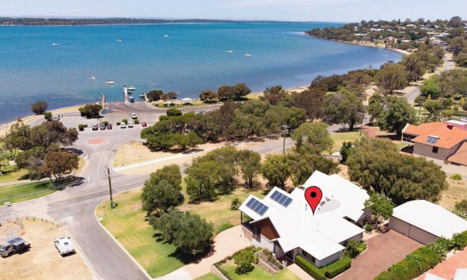 Dawesville House | Chillin' in Cozy Waterfront Family Friendly Retreat