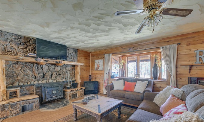 Chiloquin House | Chiloquin Vacation Rental on 100 Acres of Land!