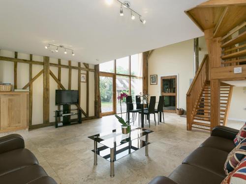 Cowbeech House | Chilsham Barn