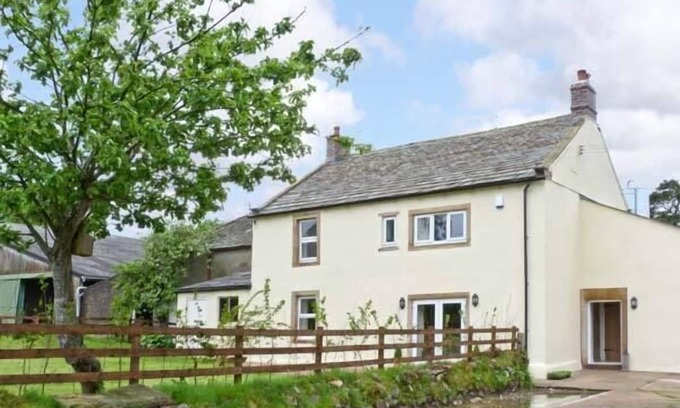 Welton Cottage | CHIMNEY GILL, family friendly, character holiday cottage in Penrith