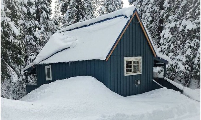 La Porte Apartment | China Alley Cabin B: Cute & Cozy Cottage w/Deck