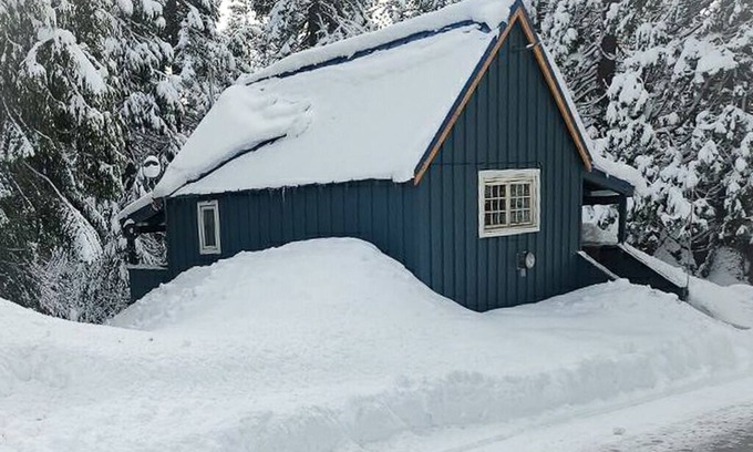 La Porte Cottage | China Alley Cabin C: Cute & Cozy Cottage w/Deck