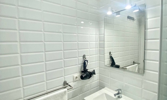 Pradolongo Apartment | China Town Madrid 01