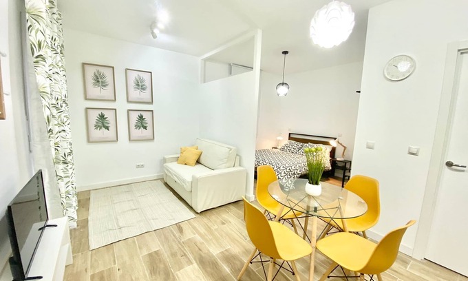 Almendrales Apartment | China Town Madrid 02