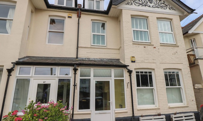 Westbourne House | CHINE HEIGHTS, family friendly in Bournemouth