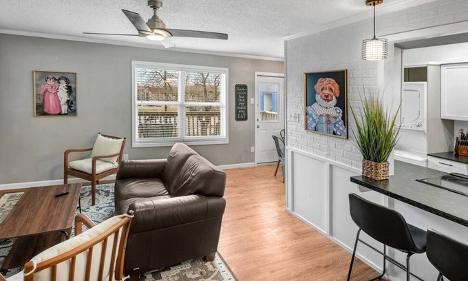 College Station Apartment | Chip&Jo: King Beds/Walk to A&M