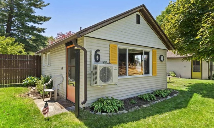 Chippewa Lake Cabin | Chippewa Bluffs Resort - 2BR 2BA Cabins
