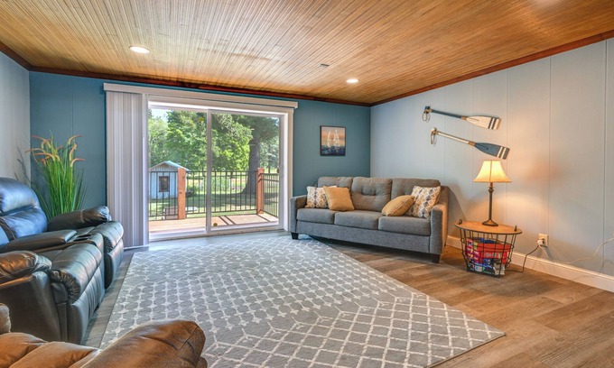 Lake Wissota Cottage | Chippewa Falls Retreat on Lake Wissota w/2 Decks!