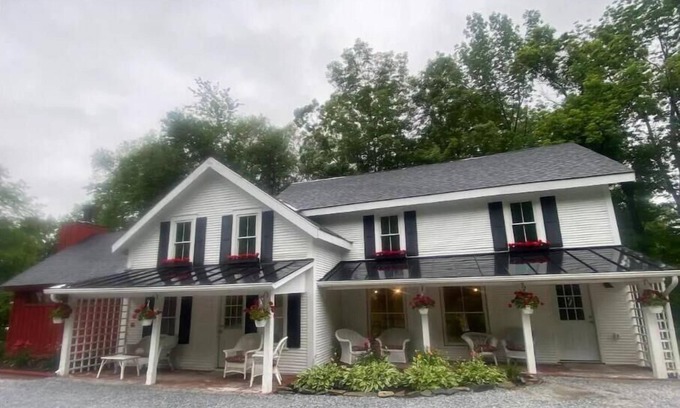Chittenden House | Chittenden Vermont charm A&B