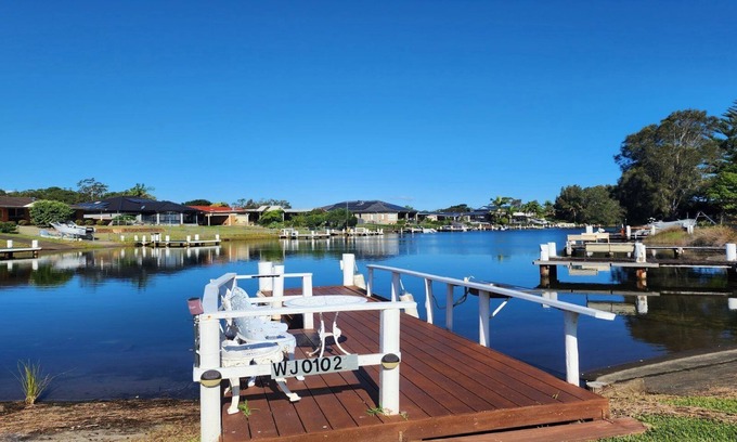 Sussex Inlet Apartment | Chloe's Waterfront Apartment