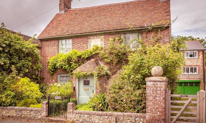 Eastbourne House | Chocolate-box pretty Pear Tree Cottage in South Downs village