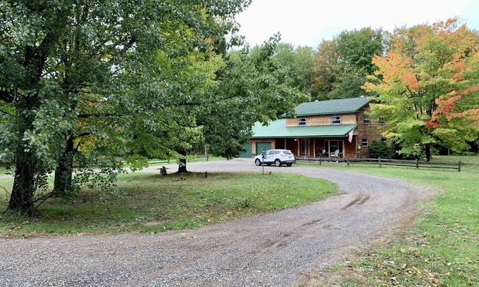 Upper Peninsula House | Chocolay Getaway (Marquette, MI)- Sleeps 6, 25 minutes to Sugarloaf Mountain!
