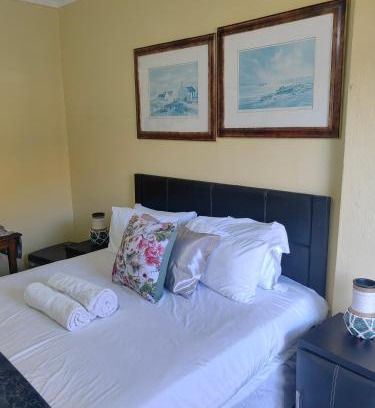Rooihuiskraal Apartment | Choosers Express Boutique Hotel Room 4