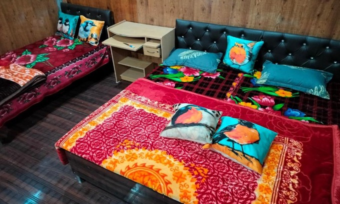 Dugalbitta House | CHOPYA DEVRIYATAL MID POINT HOME STAY