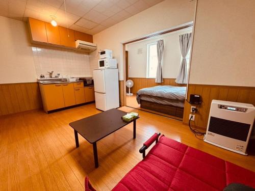 Higashi Apartment | Choyo 103