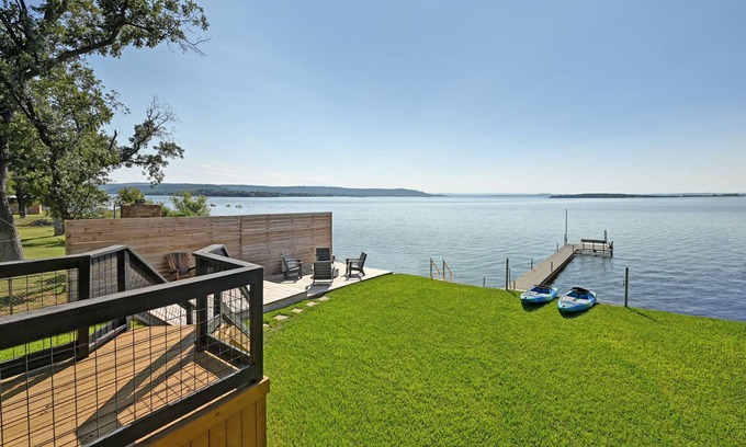 Tow House | Chrissy’s Place: Lakefront/Boat Ramp/Dock/Kayaks