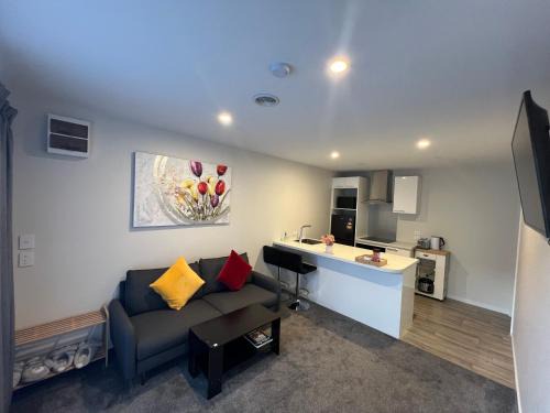 Burnside House | Christchurch Airport Stop