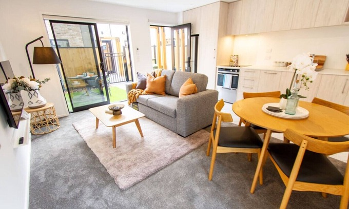 Christchurch City Centre House | Christchurch Entertainment Hub 2 bed 2 bath w/Park