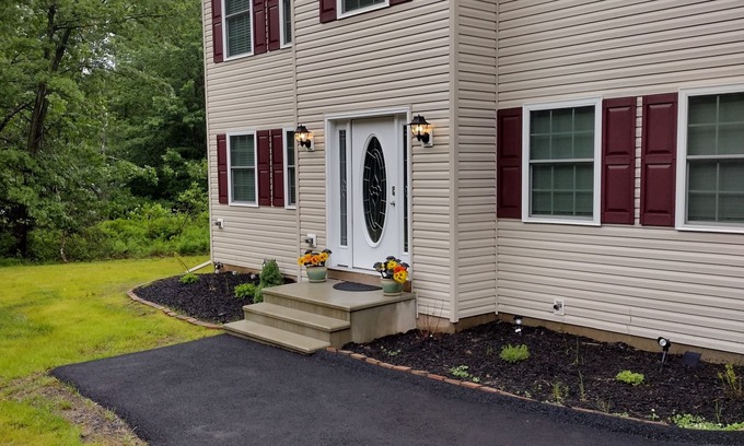 Long Pond House | Christie's place, Near The Lake!