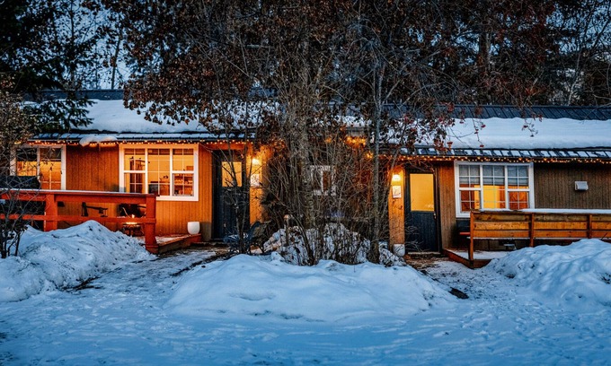Christina Lake Hotel | Christina Lake Family/Couples Getaway, Sleeps 5 Private Veranda - Close to Beach