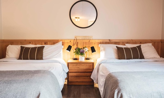Christina Lake Hotel | Christina Lake- Pet Friendly, Sleeps 4 - Close to Beaches, Golf, Fishing, Hiking
