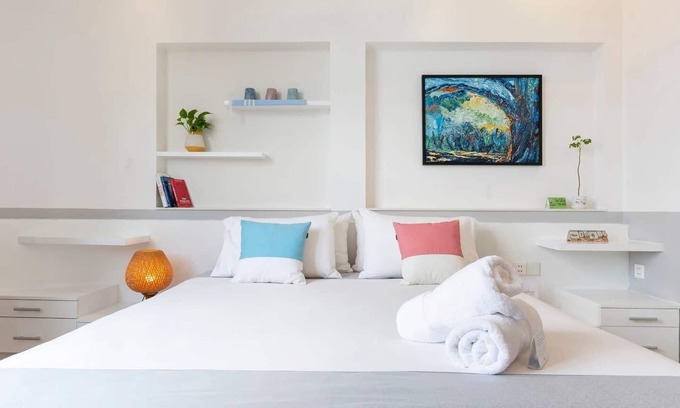 Tan Phu District Apartment | Christina's NT42 SUITE w/KING-SIZED Bed in CENTER
