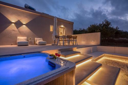 Platanos House | Christini Secrets
