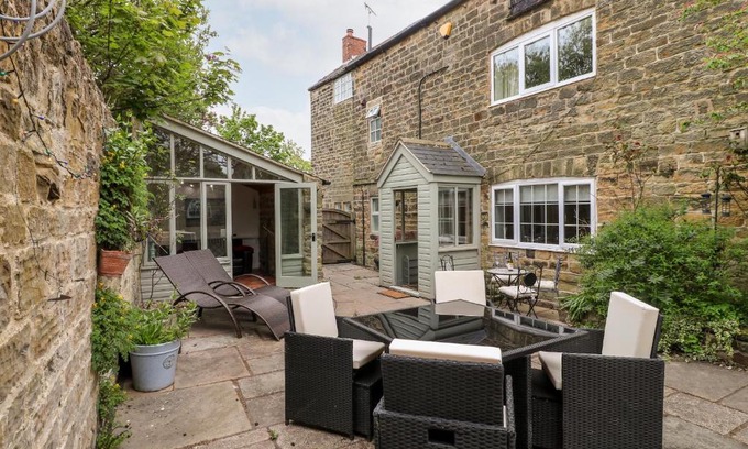 Alfreton House | Christmas Cottage