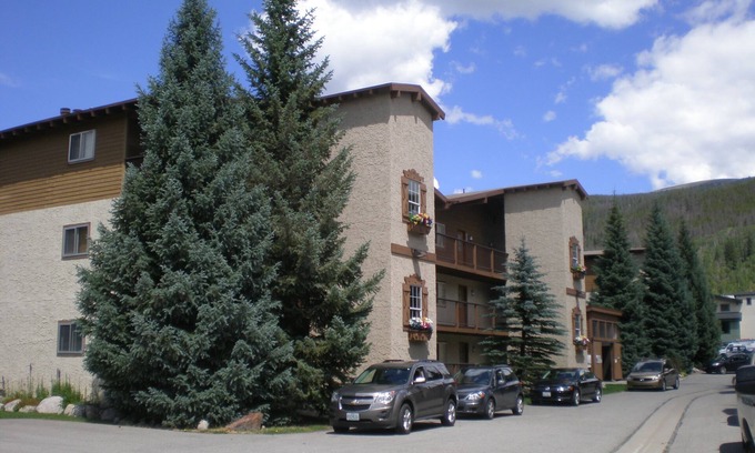 Mountain House Condo | Christmas DISCOUNT! Updated, very comfy. 5min walk to Peru Lift. 2bed,2ba,