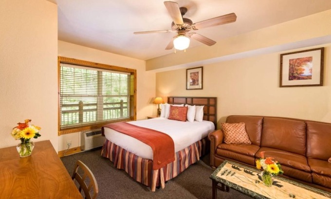 Gatlinburg Condo | CHRISTMAS IN THE SMOKEY MOUNTAINS Studio Villa