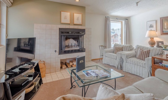 Ketchum Condo | Christophe Condo 609 - With Year-round Outdoor Pool & Hot Tub & Bald Mt Views