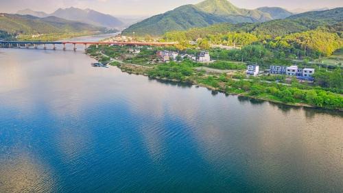 Namsan House | Chuncheon Namiseom River North Pool Villa