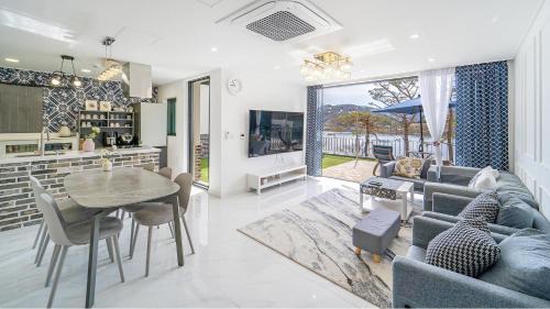 Cheongyang House | Chungnam Cheongyang Kongmaea Poolvilla