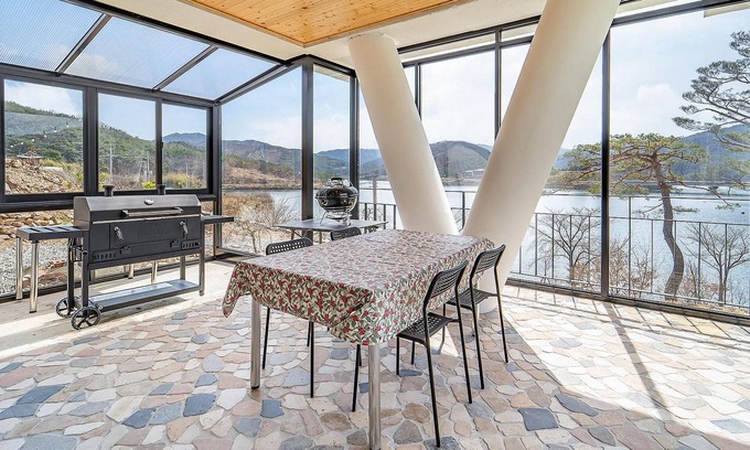 Cheongyang House | Chungnam Cheongyang Kongmaea Poolvilla