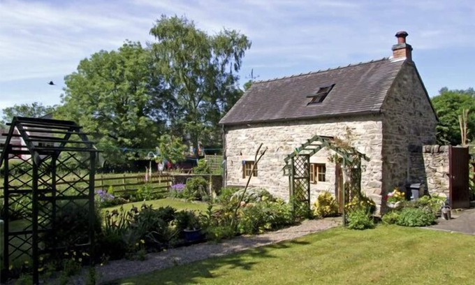 Fenny Bentley Cottage | CHURCH BARN, character holiday cottage in Fenny Bentley