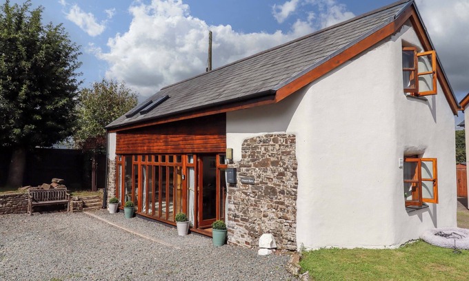 Holsworthy Cottage | CHURCH BARN, family friendly, with a garden in Bradworthy
