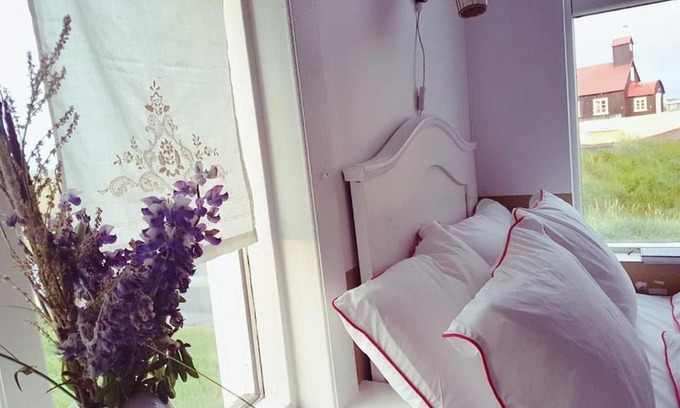 Hafnir Ski Chalet | Church Bay - the cottage by the sea