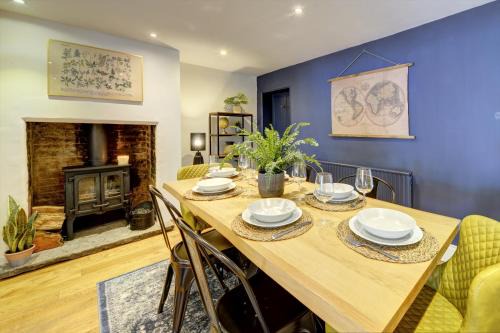 Warwick Town Centre House | Church Bells House by Spa Town Property - 3 Bedroom Georgian Townhouse in Central Warwick
