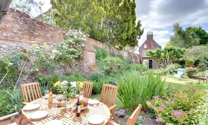Barham House | Church Cottage - Four Bedroom House, Sleeps 8