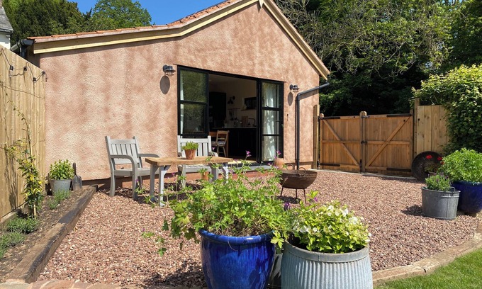 Newton Saint Cyres Cottage | CHURCH FARM DAIRY, pet friendly, with a garden in Thorverton