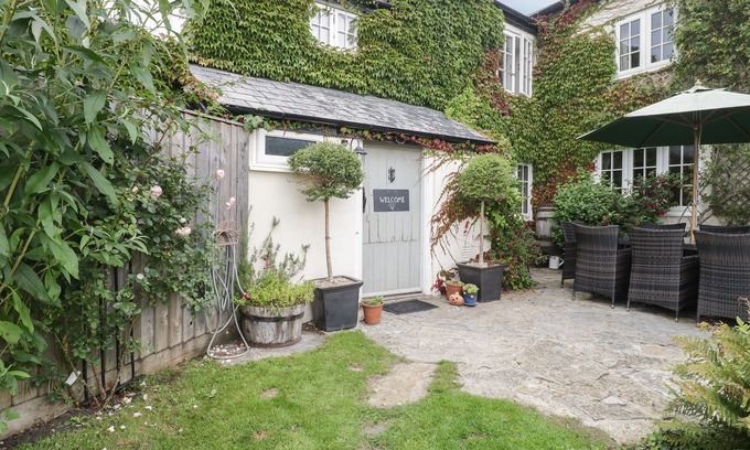 Winsham Cottage | CHURCH FARMHOUSE, pet friendly, character holiday cottage in Winsham